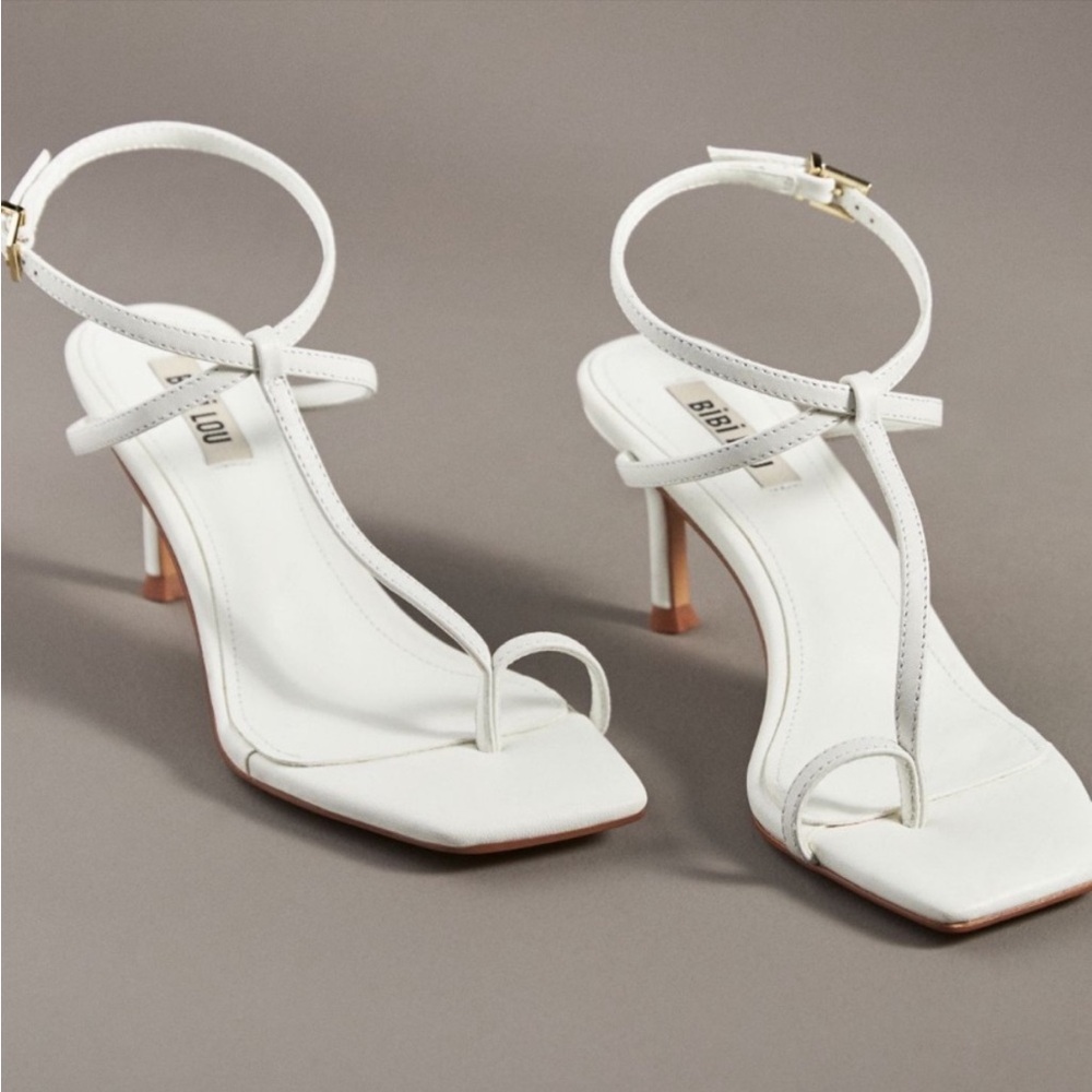 Anthropologie Bibi Lou White Toe Loop Heels 9.5